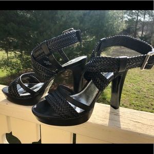 White House/Black Market LIDO black sandal 7.5